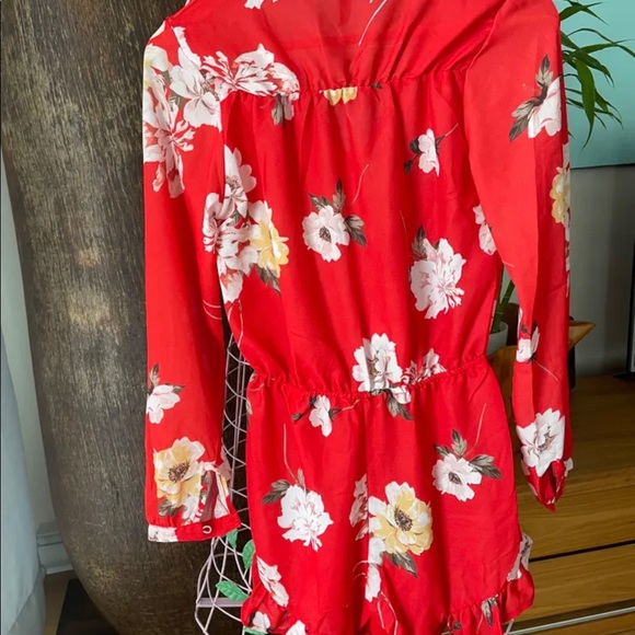 ✨ NWOT - THE PRETTIEST RED ROMPER ✨ - Picture 6 of 6